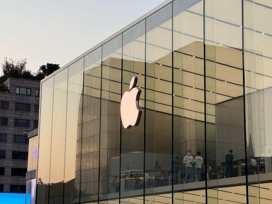 富士康郑州厂陷困局，iPhone出货下跌至少30%.jpg
